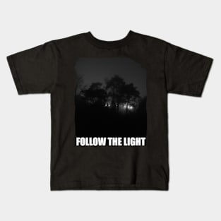 Follow the light .... Kids T-Shirt